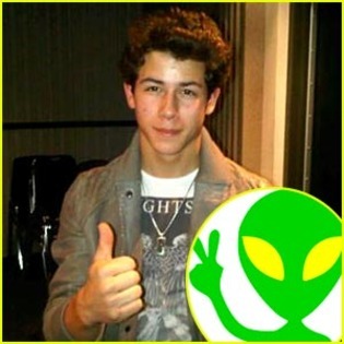 CXFNVBEGZAHDTQBXEBE[2] - Jonas Brothers