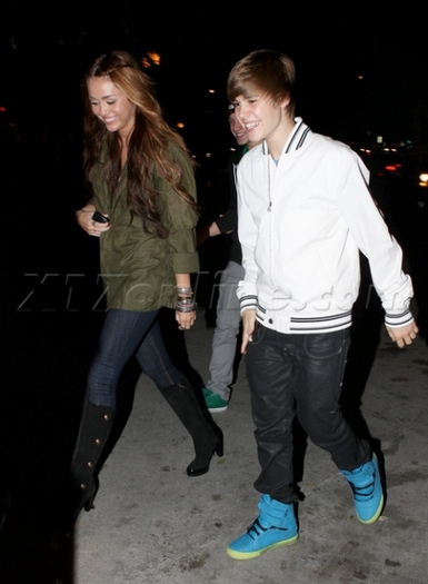 2me2yjc[1] - Justin Bieber si Miley Cyrus