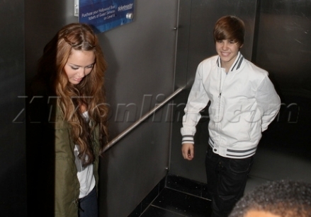 2mpkhah[1] - Justin Bieber si Miley Cyrus