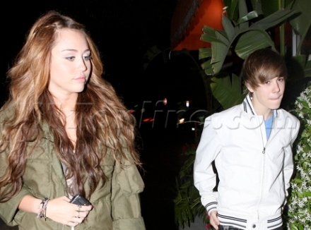 21aib7k[1] - Justin Bieber si Miley Cyrus