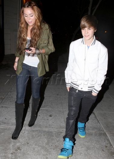 23tfmom[1] - Justin Bieber si Miley Cyrus