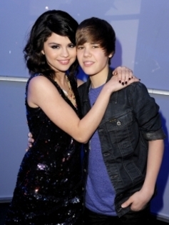 13675226_VHKTGFOLO[1] - Justin Bieber si Selena Gomez