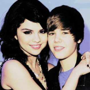 15753988_GDFWENDTH[1] - Justin Bieber si Selena Gomez