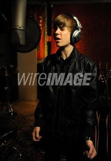 14424905_SYLQSABEG[1] - Justin Bieber We Are The World