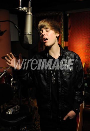 15696285_NUIDCXVDU[1] - Justin Bieber We Are The World