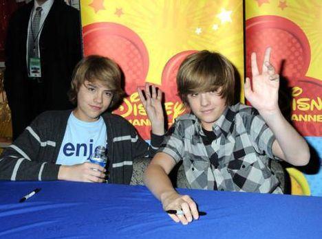 Cole_Sprouse_1262977115_4[2] - Zack si Cody