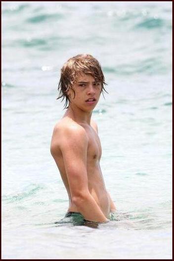 Cole_Sprouse_1262977152_1[1] - Zack si Cody