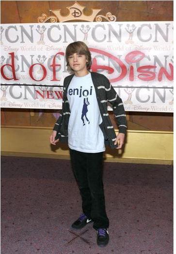 Cole_Sprouse_1263155055_1[1] - Zack si Cody