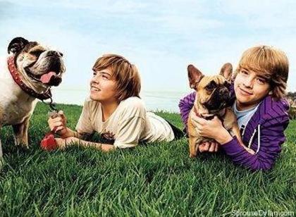 Cole_Sprouse_1263155055_3[1]