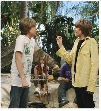 Cole_Sprouse_1263155180_3[1]