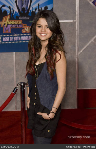 14820041_PCTOPQYCW[1] - Selena Gomez