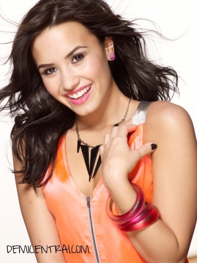 DAHBOGSRXYRJGZCLRBA[2] - Demi Lovato