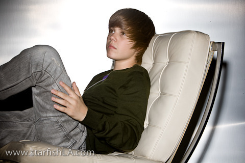 14038335_PJCXKOZAR[1] - Justin Bieber Sedinta Foto 08