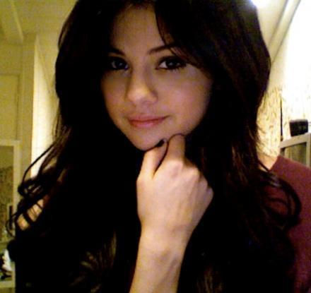 KQLSVCXFNMLEYAUJEDR - Selena Gomez