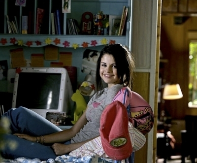 LPVBYPZBHVGSRGYBLHU - Selena Gomez