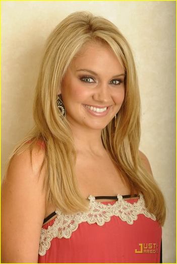 16324743_BKAKVRQEV[1] - Tiffany Thornton