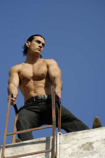 2rh66i0 - David Zepeda