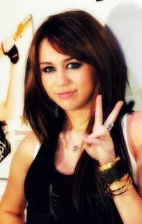 15562569_PQWINBYPN[1] - Miley Cyrus Si Hannah Montana
