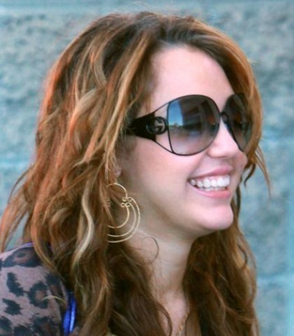 15722981_HBTNHDKEW[1] - Miley Cyrus Si Hannah Montana
