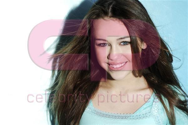 15722987_BFBCXBLNH[1] - Miley Cyrus Si Hannah Montana