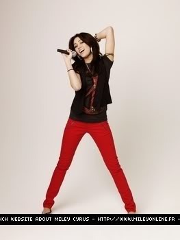 11121155_WWEZTLHLC[2] - Miley Cyrus Si Hannah Montana