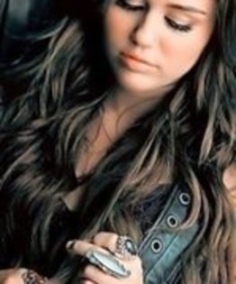 16157168_NPGOVFWOB[2] - Miley Cyrus Si Hannah Montana