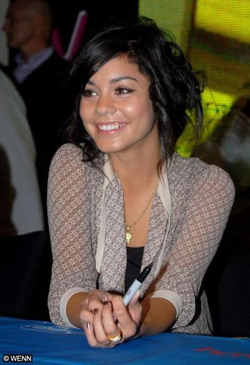 vanessa_hudgens_001_090807[1]