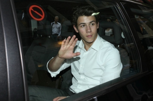 Out-at-Queens-Theatre-in-London-6-18-nick-jonas-13155416-512-341 - Out at Queens Theatre in London 6-18