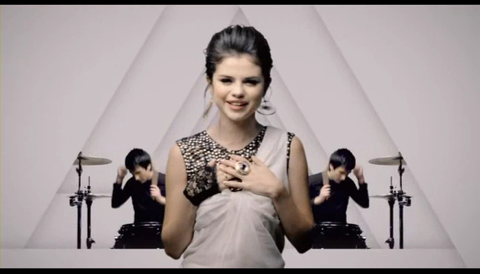 [www.fisierulmeu.ro] Selena Gomez & The Scene - Naturally (2009).AVI_000117784 - Capturi_Selena Gomez-Naturally