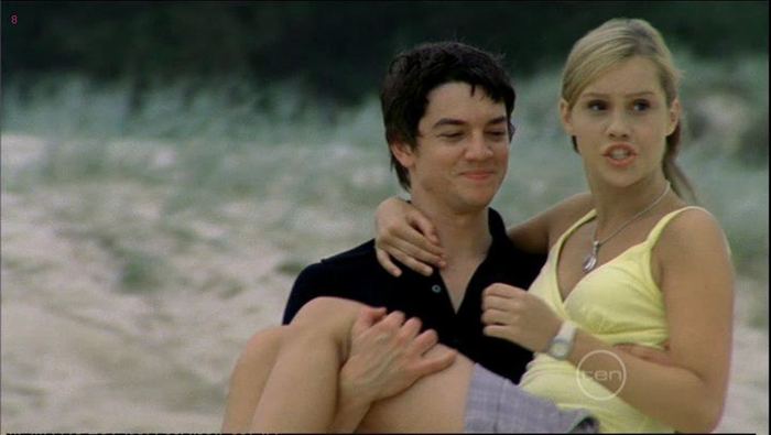 emma-and-ash-h2o-just-add-water-1754057-1024-578[1] - Pentru NiceCool