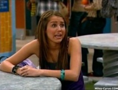 13488185_UWUNNNVYA - 00000 episod din hannah montana