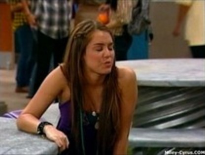 13488193_QPDAEAABR - 00000 episod din hannah montana