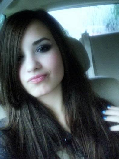 4 poze cu Demi Lovato