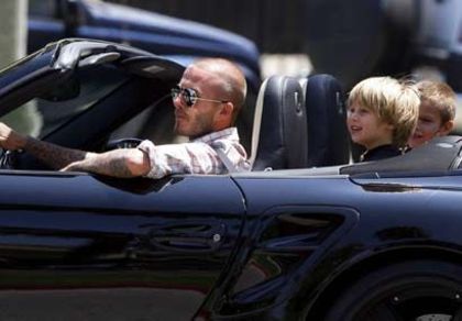 David Beckham - Tatici frumosi celebri si grijulii