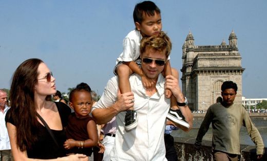 Brad Pitt - Tatici frumosi celebri si grijulii