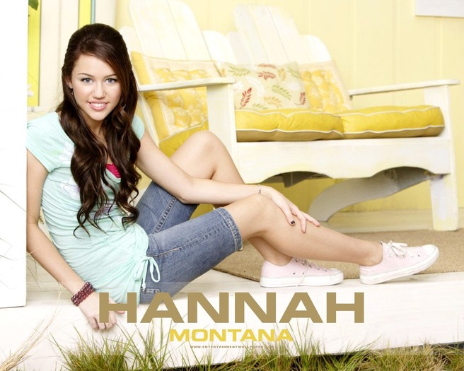 nini-hannah-montana-6989120-1280-1024