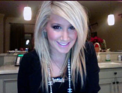 ashley_tisdale_new_hair_2010[1] - Ashley Tisdale