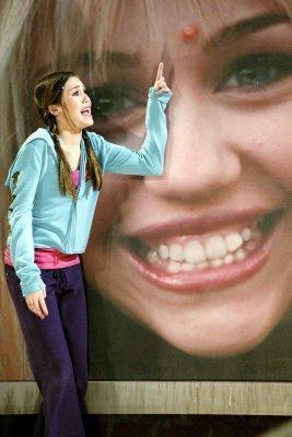 Hannah_Montana_1252249465_4_2006 - miley