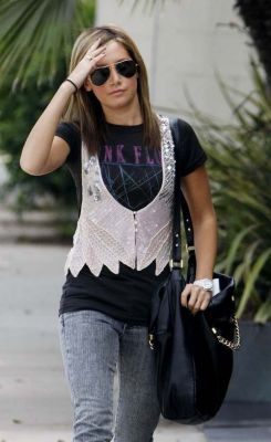 162302_dAMSEL_DAMI_305_jpge93c12480ccbd4e1101f9648fe72898f - ashley tisdale