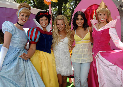 162311_vanessa-hudgens17_jpg471d886bfae1390a56be78aaebcc0815 - ashley tisdale