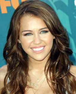 descarcare - Miley Cyrus declarata moarta de hackeri