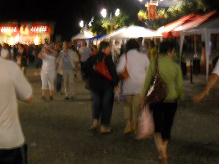 fetelor li s-a facut foame si o taie