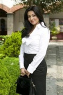 15876103_POUOYUPAZ - in numele iubirii