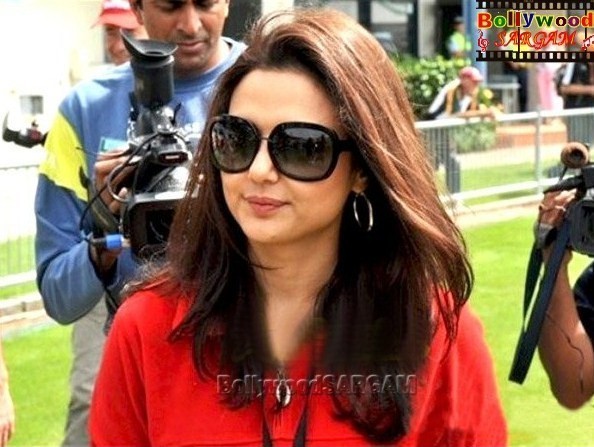 14161902_PGUCTYKFG - PREITY ZINTA