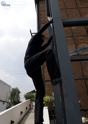 _8-0d007230-52b2-102d-9cec-0019b9d5c8df - Sebastian Jaramillo en accion en Camaleones