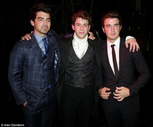 The-West-End-Debut-of-Les-Miserables-6-21-nick-jonas-13216340-512-426