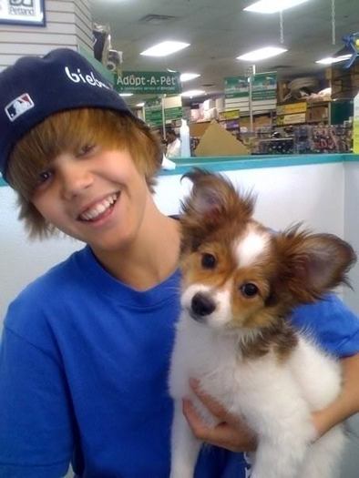 Justin+Biber++with+his+dog - justin bieber