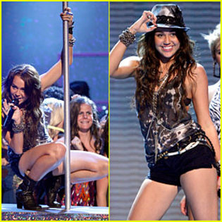 miley-cyrus-pole-dancing-teen-choice-awards - poze miley cyrus 2