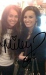 Miley-Cyrus-Autographed-pics-hannah-montana-12888357-73-120 Miley-Cyrus-Autographed-pics-hannah-montana-12888357-73-120