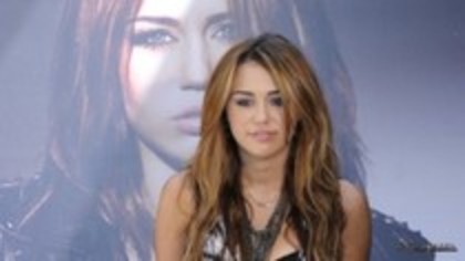 15623091_QFFLUSWEJ - 0 Cant Be Tamed Madrid Photocall - May 31st 2010